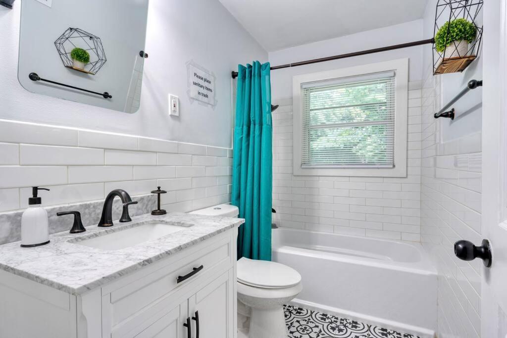 2Br 1Ba Duplex House King Beds Great For Small Groups Close To All Uptown Charlotte Attractions Екстериор снимка