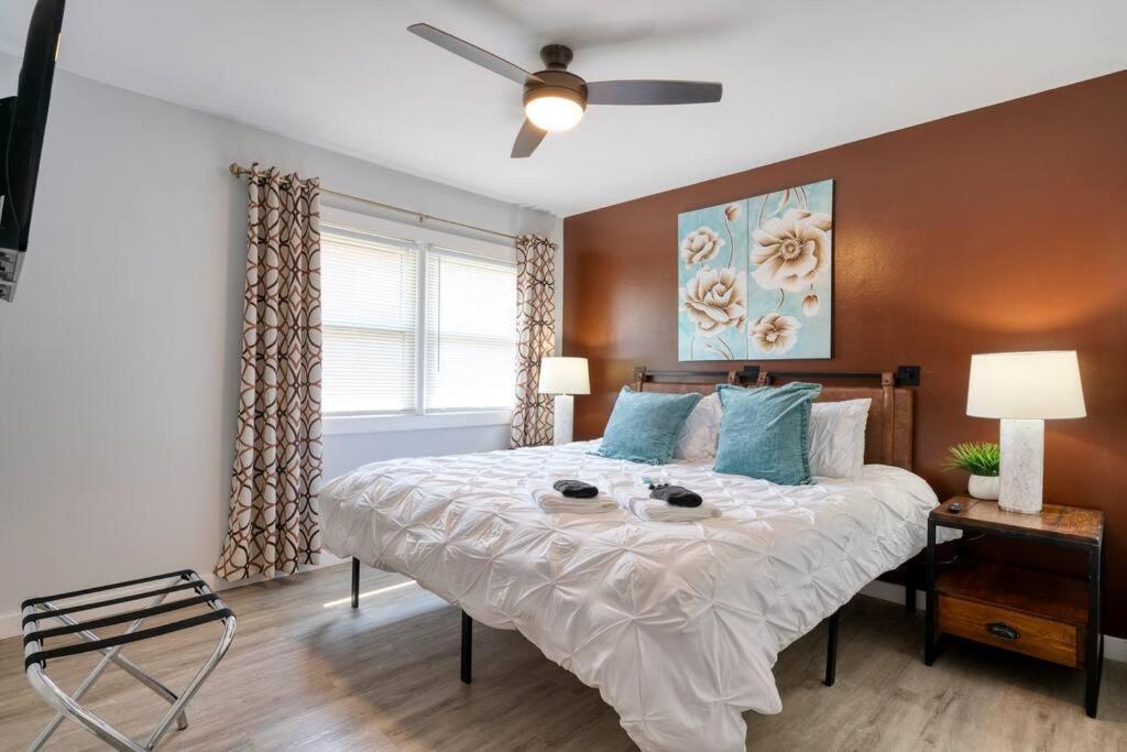 2Br 1Ba Duplex House King Beds Great For Small Groups Close To All Uptown Charlotte Attractions Екстериор снимка