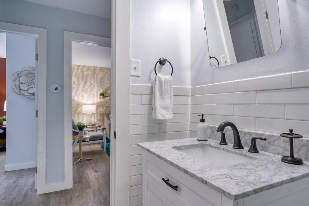 2Br 1Ba Duplex House King Beds Great For Small Groups Close To All Uptown Charlotte Attractions Екстериор снимка