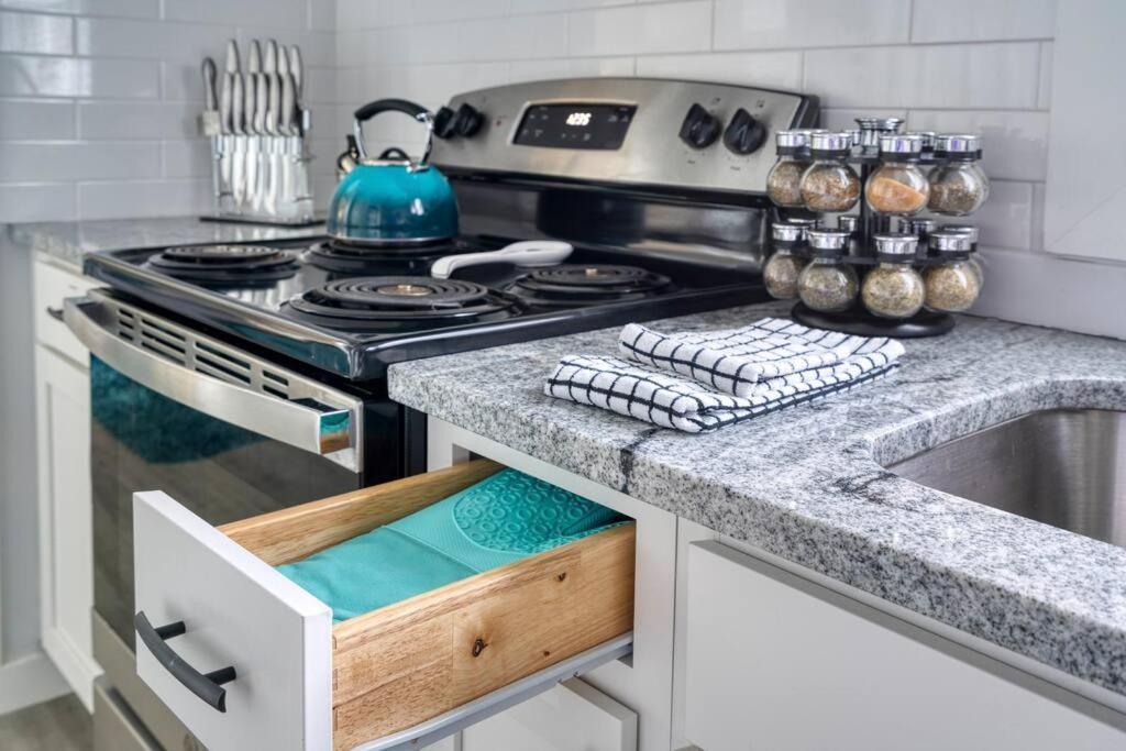 2Br 1Ba Duplex House King Beds Great For Small Groups Close To All Uptown Charlotte Attractions Екстериор снимка