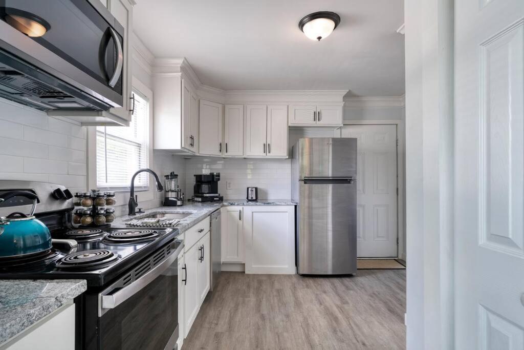 2Br 1Ba Duplex House King Beds Great For Small Groups Close To All Uptown Charlotte Attractions Екстериор снимка