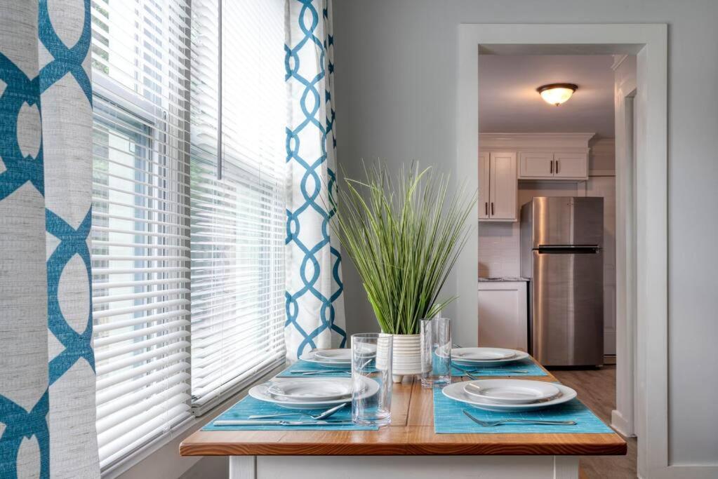 2Br 1Ba Duplex House King Beds Great For Small Groups Close To All Uptown Charlotte Attractions Екстериор снимка